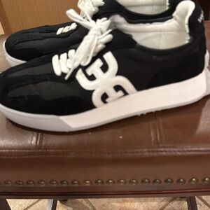 EUC Sam Edelman Black and White Sneakers. Size 9